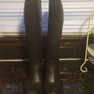 Gucci Rain boots gently used slight damage
